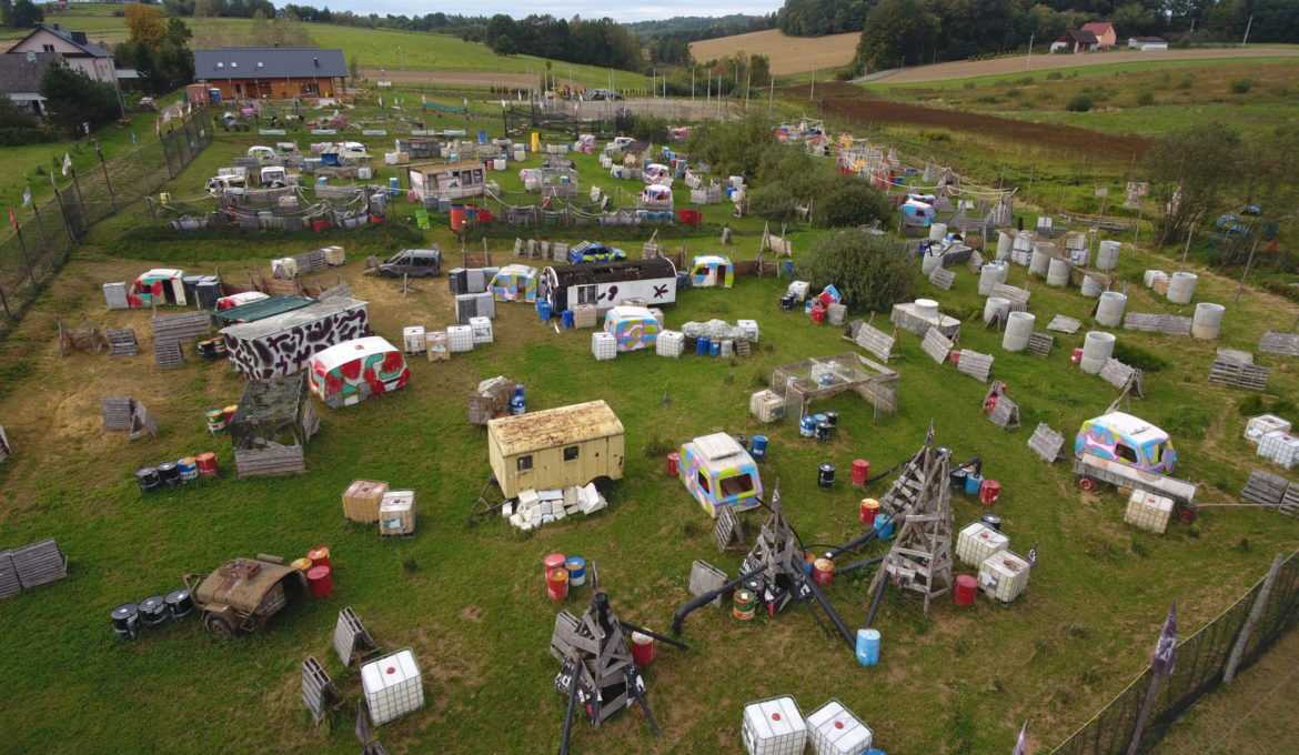 Teren paintballowy Arena Mocy z lotu ptaka