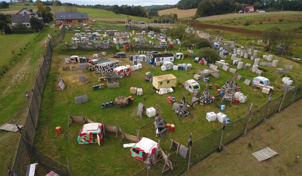 Profesjonalny teren paintballowy