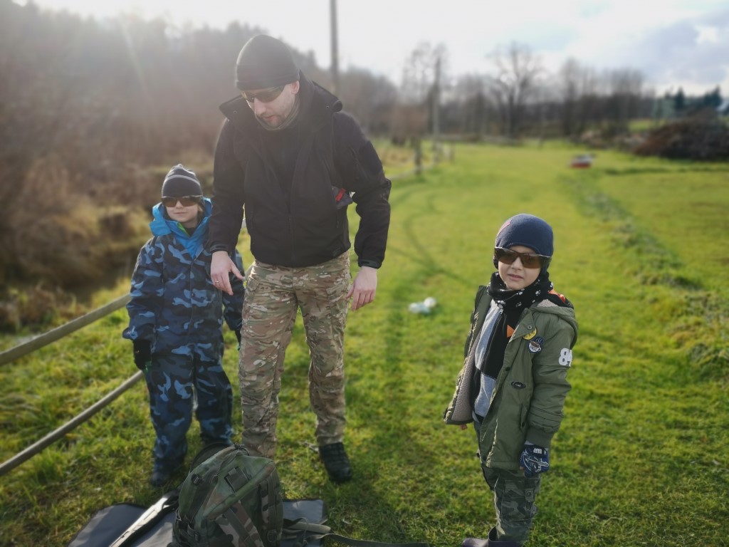 Instruktorzy paintballu z dziećmi w Arenie Mocy